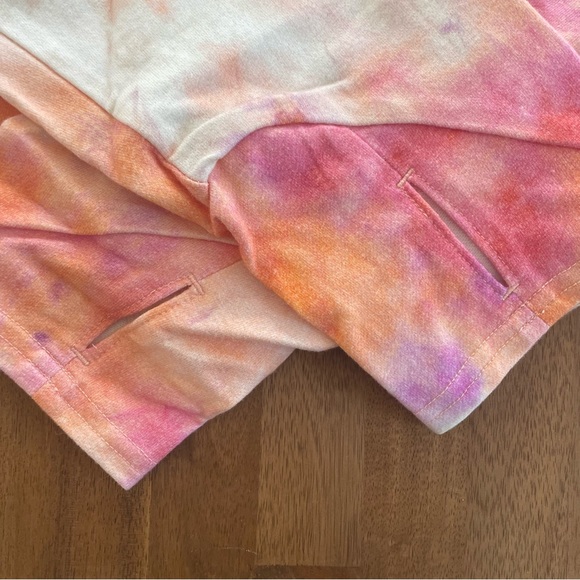 WVVY Cropped Hoodie - Picture 8 of 8